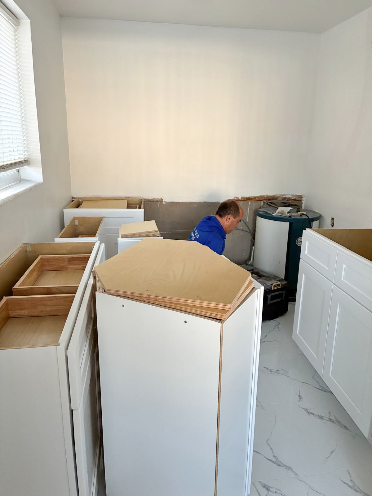 Step 3: a D’Panim installer setting cabinet boxes on site