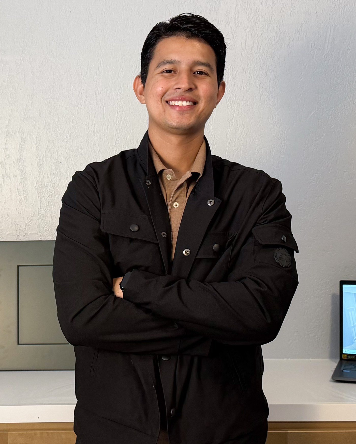 Daniel, co-founder of D’Panim Remodeling, arms crossed in front of the cabinet display